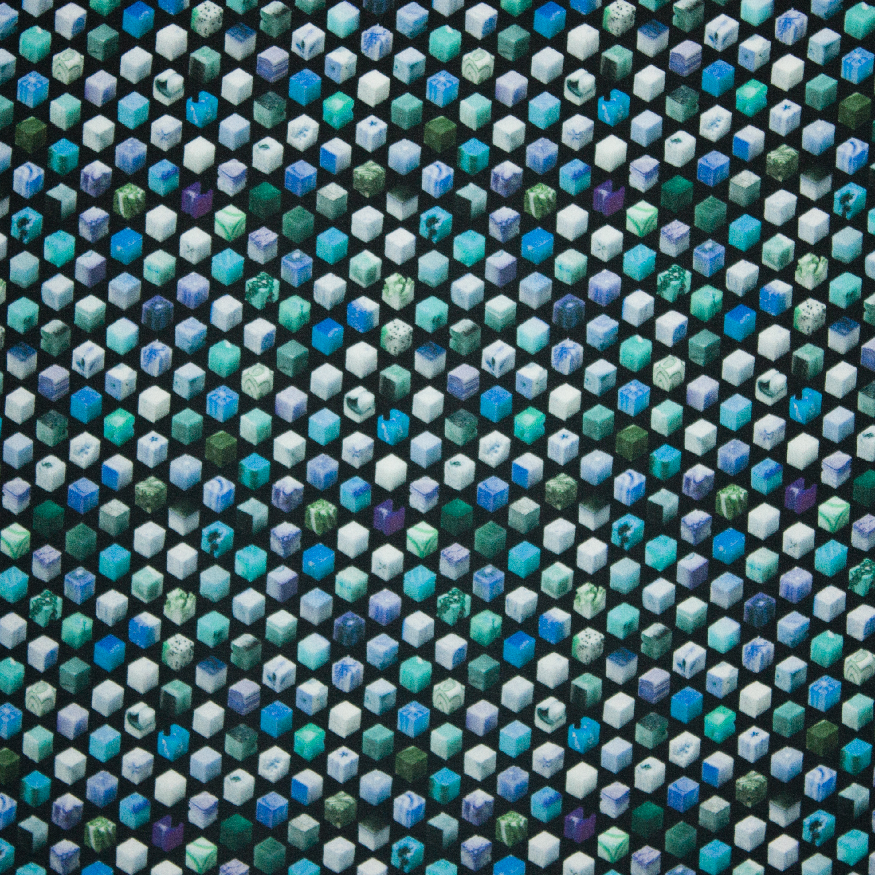 Crêpe fruitblokjes in verschillende tinten blauw